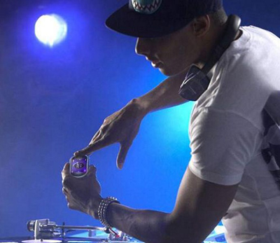 samsung beat dj 01 Samsung M7600 Beat DJ   O Celular para DJs