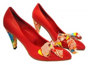CUSTOMIZACAO EM SAPATOS VELHOS