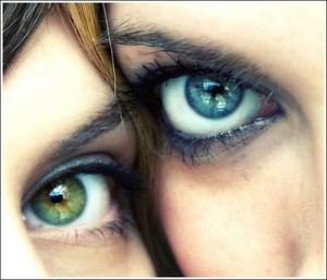 MAQUIAGEM QUE VALORIZA OS OLHOS CLAROS