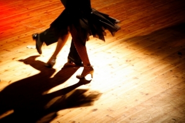 DANÇA DE SALÃO: VANTAGENS E COMO FAZER